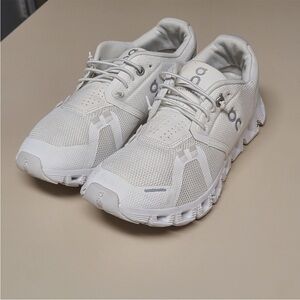 On Cloud - Cloud 5 Shoes size 5.5